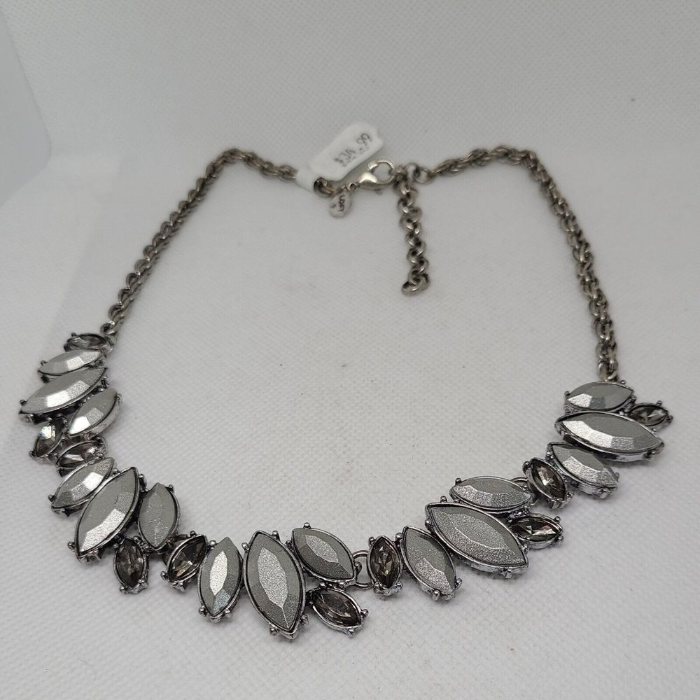 Ann Taylor LOFT Women's Matt Crystal Teardrop Short Necklace NWT 44.50 - Picture 2 of 6